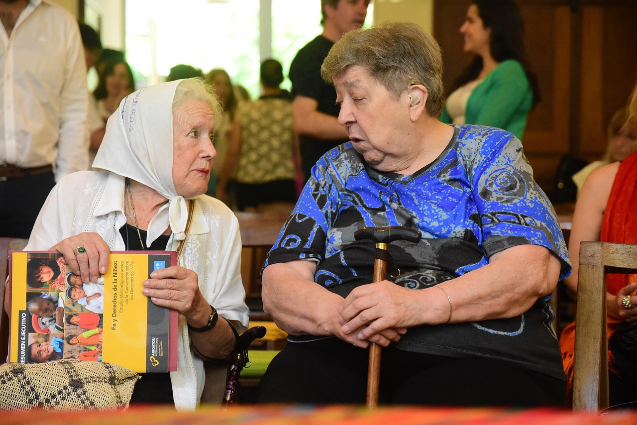 2 older Argentinian woman chatting